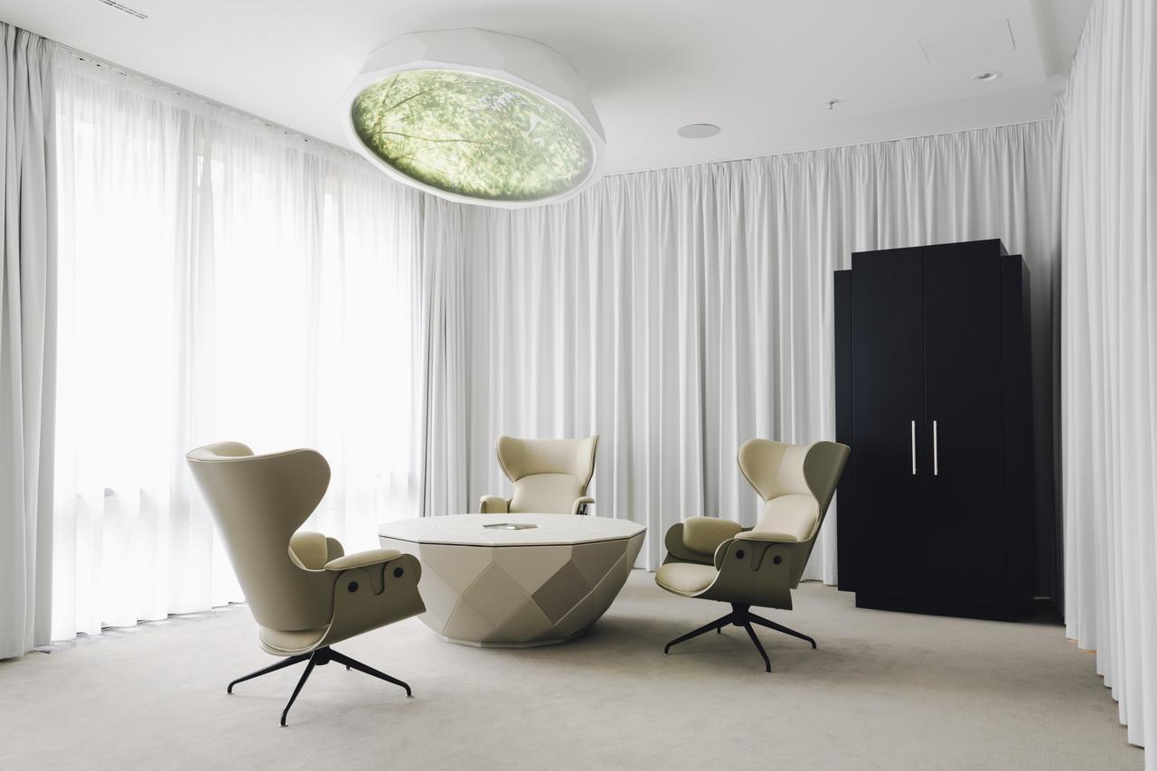 Pullman Berlin Schweizerhof Hotel Bagian luar foto The interior of the office