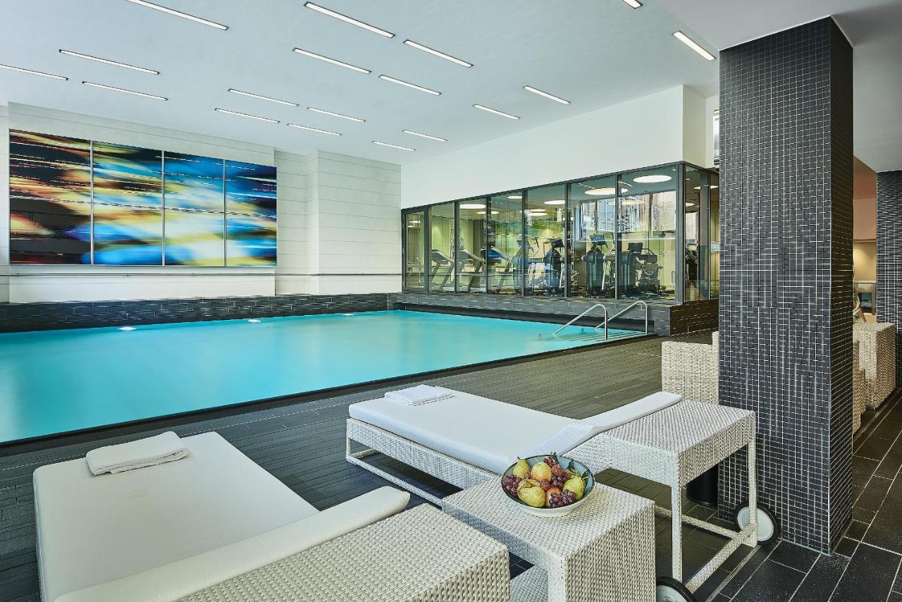 Pullman Berlin Schweizerhof Hotel Bagian luar foto The pool at the Mandarin Oriental, Munich