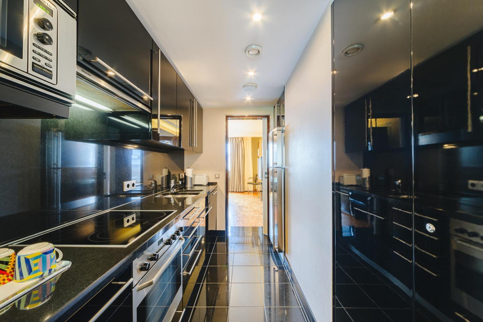 Pullman Berlin Schweizerhof Hotel Bagian luar foto A kitchen in a private house