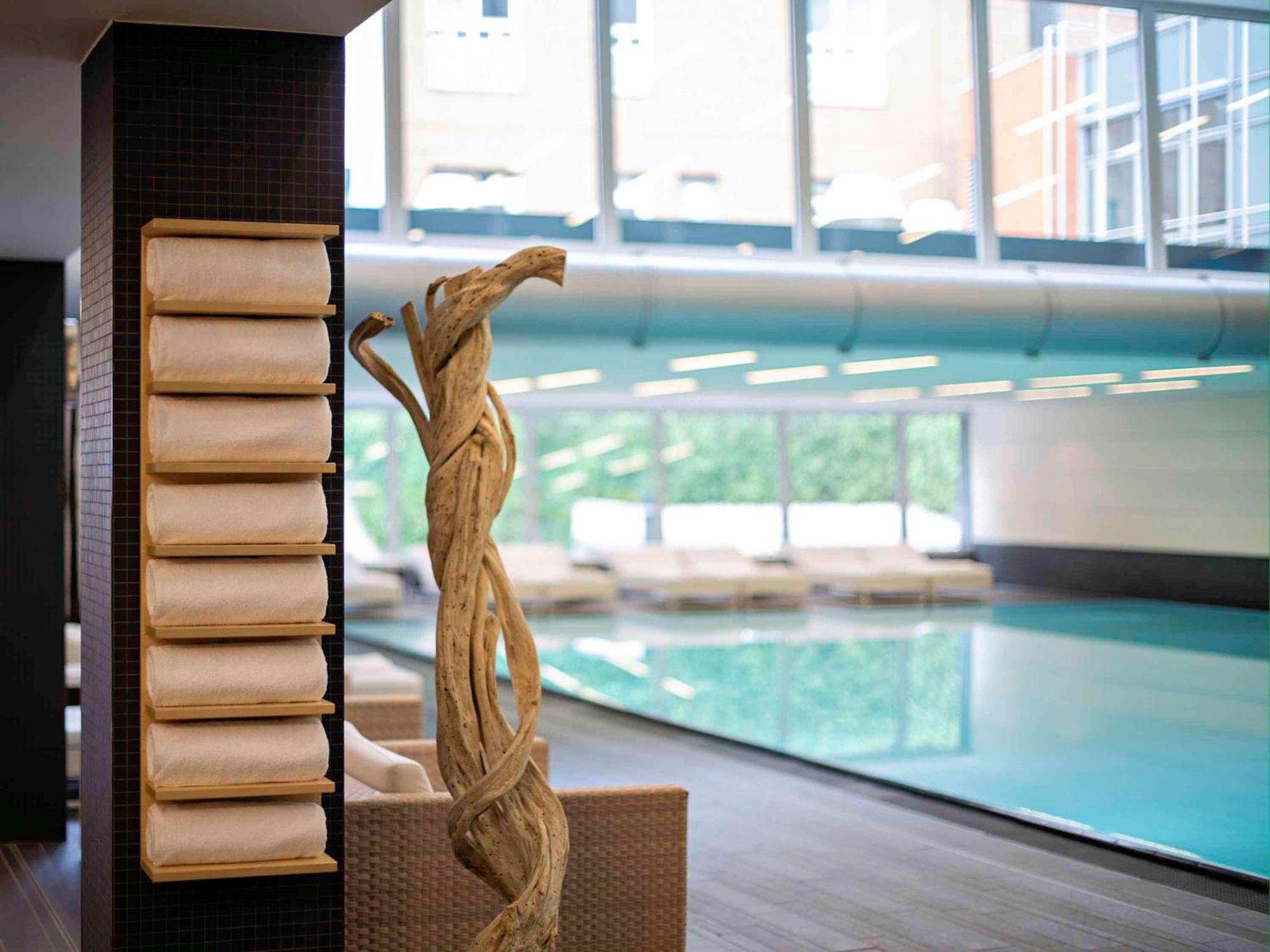 Pullman Berlin Schweizerhof Hotel Bagian luar foto The swimming pool at the University of St Andrews