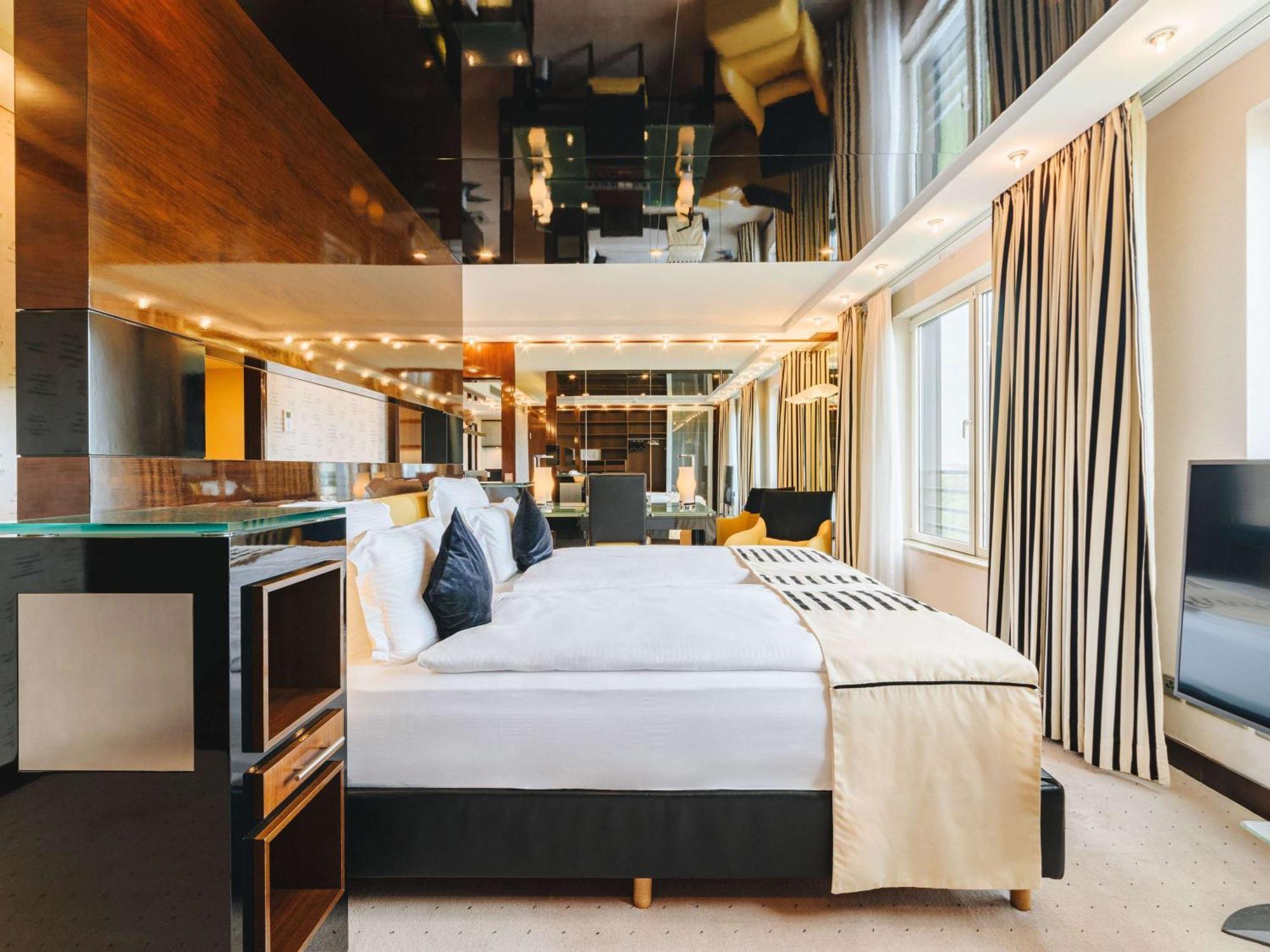 Pullman Berlin Schweizerhof Hotel Bagian luar foto