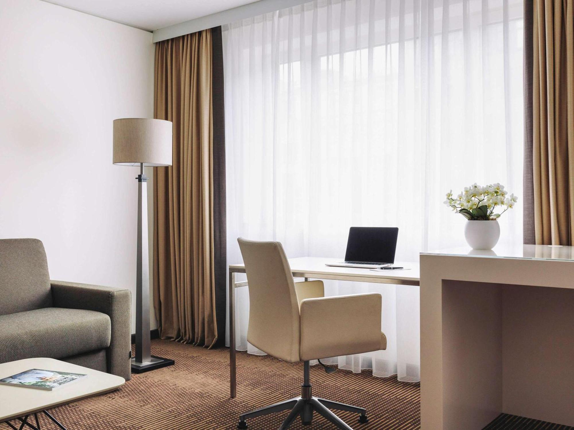 Pullman Berlin Schweizerhof Hotel Bagian luar foto