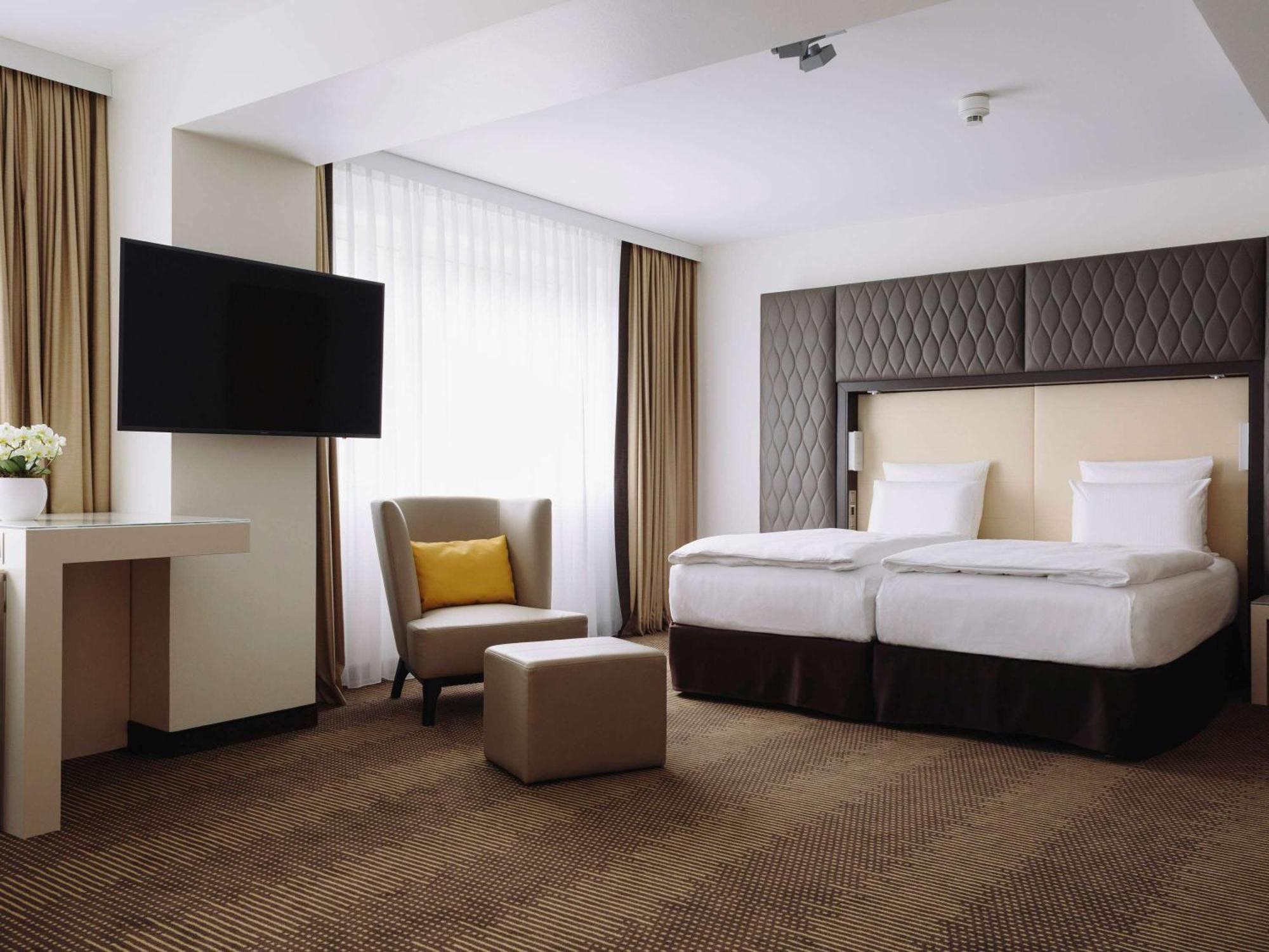 Pullman Berlin Schweizerhof Hotel Bagian luar foto