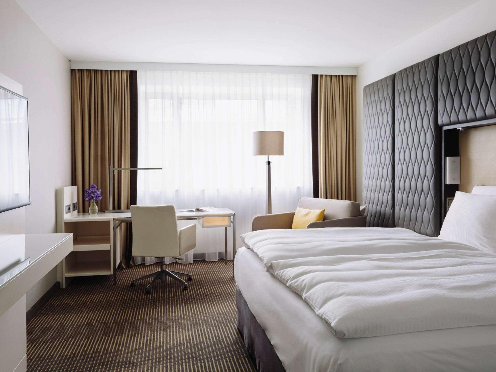 Pullman Berlin Schweizerhof Hotel Bagian luar foto