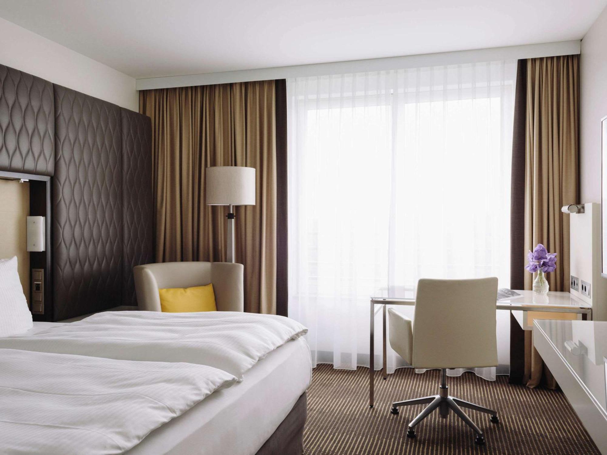Pullman Berlin Schweizerhof Hotel Bagian luar foto