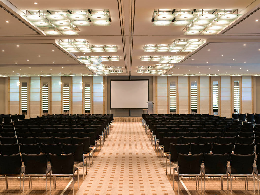 Pullman Berlin Schweizerhof Hotel Bagian luar foto The main conference hall
