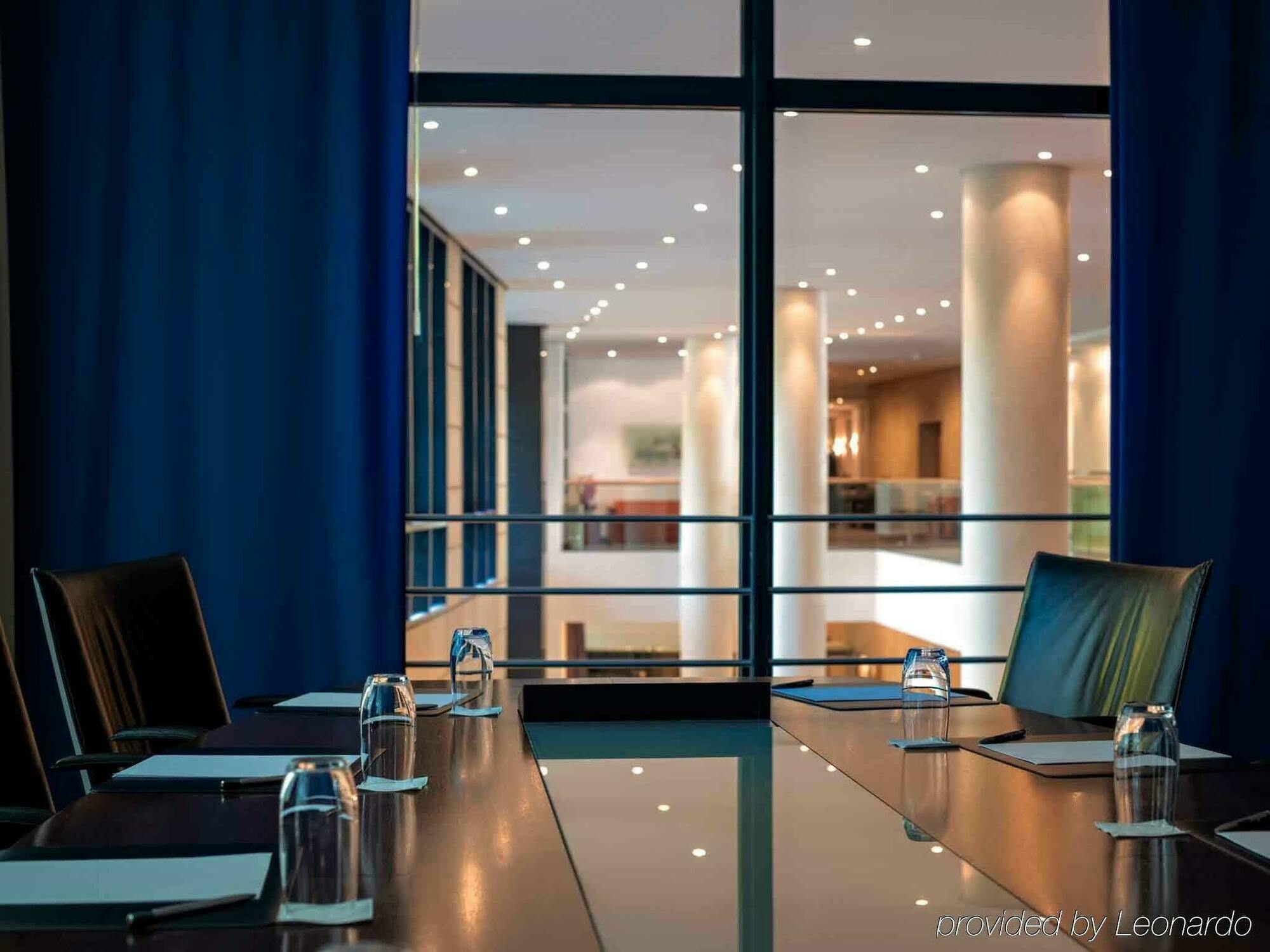 Pullman Berlin Schweizerhof Hotel Bagian luar foto The interior of the European University Barcelona